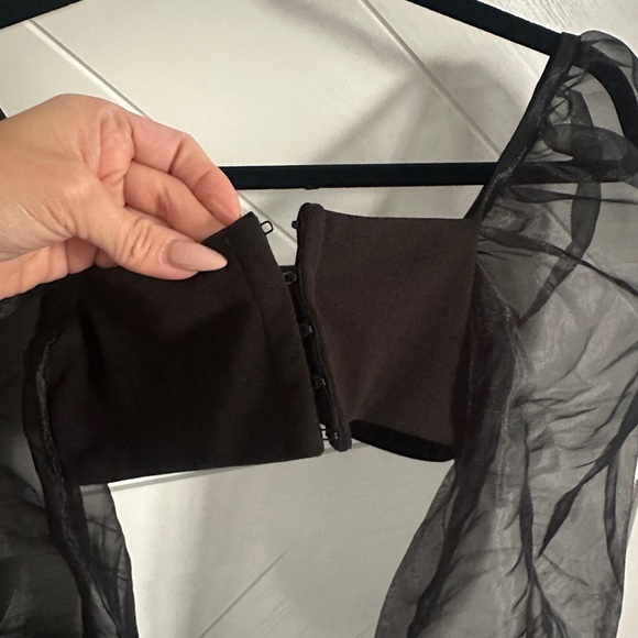 Nookie puff sleeve top. Black. Size small. - Picture 6 of 7